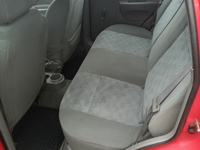 Красный Шевроле Авео, объемом двигателя 1.2 л и пробегом 305 тыс. км за 1600 $, фото 4 на Automoto.ua