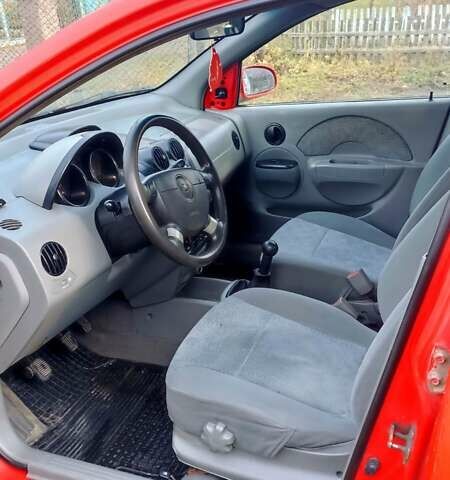 Красный Шевроле Авео, объемом двигателя 1.2 л и пробегом 300 тыс. км за 1490 $, фото 6 на Automoto.ua