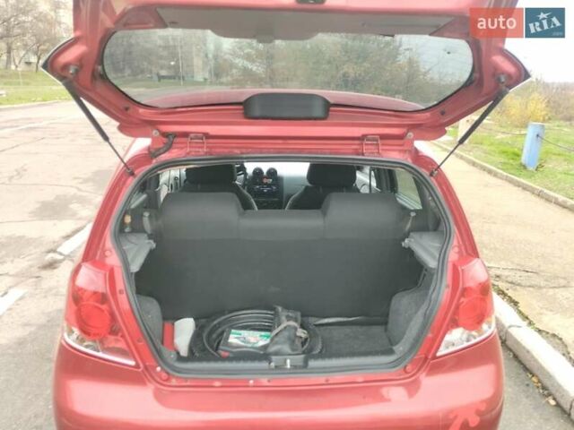 Красный Шевроле Авео, объемом двигателя 1.5 л и пробегом 275 тыс. км за 3700 $, фото 5 на Automoto.ua