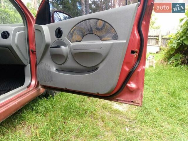 Червоний Шевроле Авео, об'ємом двигуна 1.5 л та пробігом 210 тис. км за 2200 $, фото 3 на Automoto.ua
