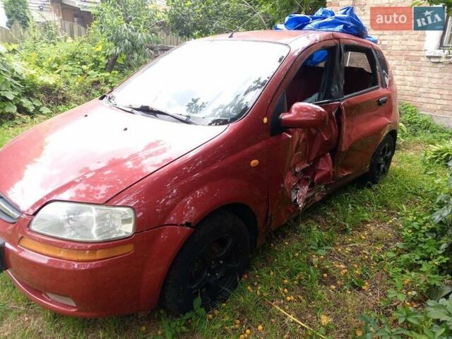 Червоний Шевроле Авео, об'ємом двигуна 1.5 л та пробігом 210 тис. км за 2200 $, фото 2 на Automoto.ua