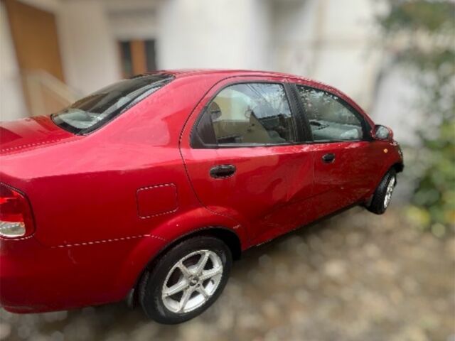 Красный Шевроле Авео, объемом двигателя 1.6 л и пробегом 230 тыс. км за 2300 $, фото 2 на Automoto.ua
