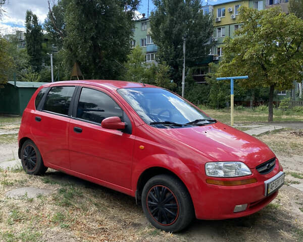 Красный Шевроле Авео, объемом двигателя 1.5 л и пробегом 250 тыс. км за 3000 $, фото 3 на Automoto.ua