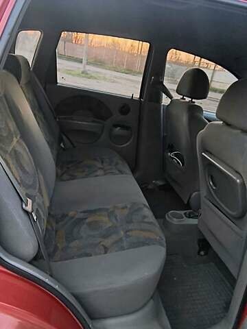 Красный Шевроле Авео, объемом двигателя 1.5 л и пробегом 281 тыс. км за 2900 $, фото 2 на Automoto.ua