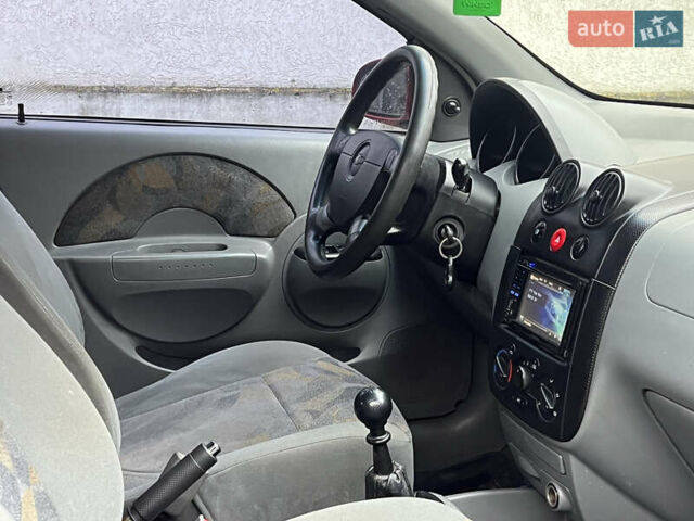 Красный Шевроле Авео, объемом двигателя 1.5 л и пробегом 190 тыс. км за 2450 $, фото 12 на Automoto.ua