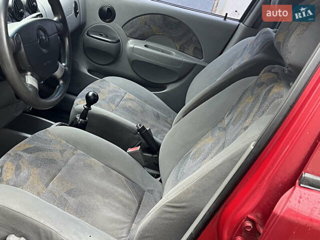 Красный Шевроле Авео, объемом двигателя 1.5 л и пробегом 190 тыс. км за 2450 $, фото 7 на Automoto.ua