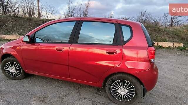 Красный Шевроле Авео, объемом двигателя 1.5 л и пробегом 281 тыс. км за 2900 $, фото 7 на Automoto.ua