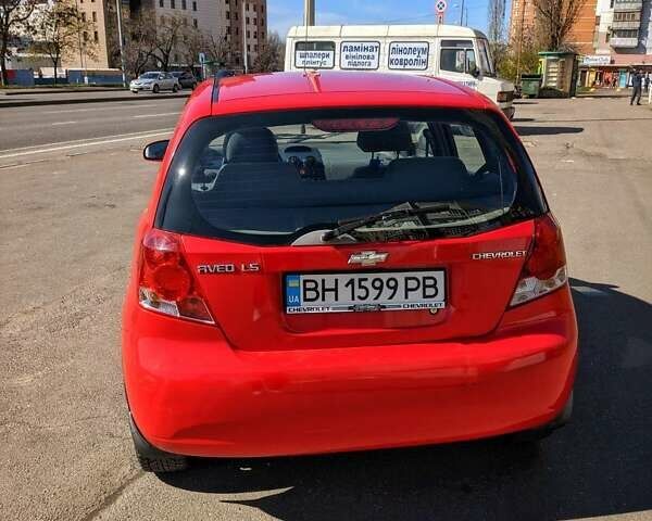 Красный Шевроле Авео, объемом двигателя 1.5 л и пробегом 190 тыс. км за 2800 $, фото 3 на Automoto.ua