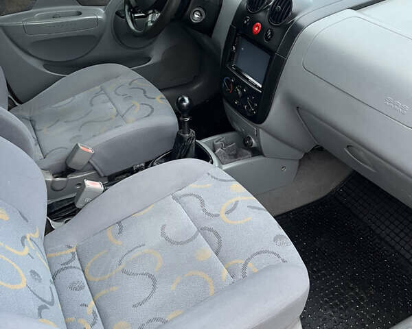 Червоний Шевроле Авео, об'ємом двигуна 1.5 л та пробігом 230 тис. км за 3250 $, фото 4 на Automoto.ua