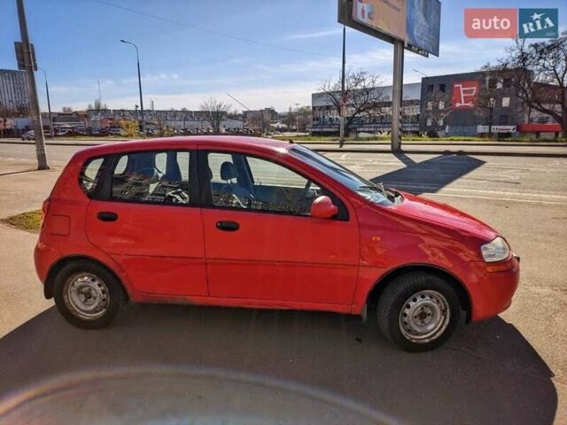 Красный Шевроле Авео, объемом двигателя 1.5 л и пробегом 190 тыс. км за 2800 $, фото 5 на Automoto.ua