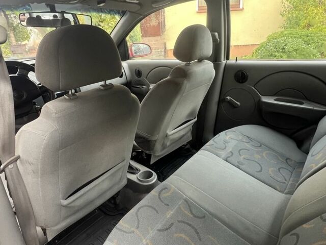 Красный Шевроле Авео, объемом двигателя 1.6 л и пробегом 230 тыс. км за 2300 $, фото 5 на Automoto.ua