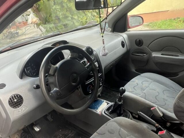 Красный Шевроле Авео, объемом двигателя 1.6 л и пробегом 230 тыс. км за 2300 $, фото 6 на Automoto.ua