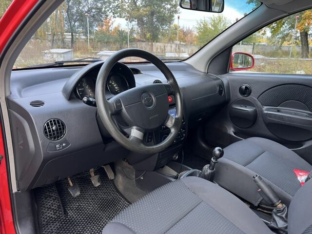 Червоний Шевроле Авео, об'ємом двигуна 1.5 л та пробігом 256 тис. км за 3300 $, фото 7 на Automoto.ua