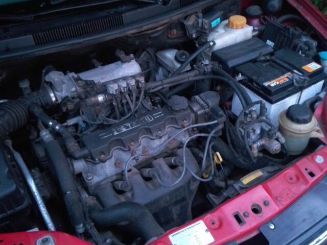 Красный Шевроле Авео, объемом двигателя 1.5 л и пробегом 130 тыс. км за 2500 $, фото 2 на Automoto.ua