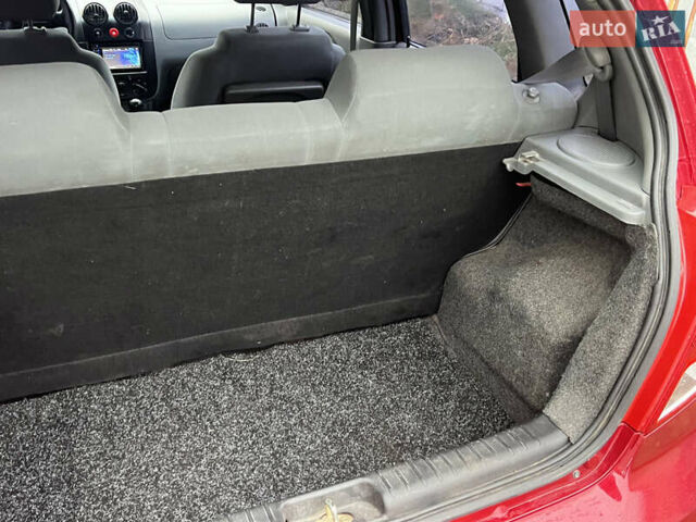 Красный Шевроле Авео, объемом двигателя 1.5 л и пробегом 190 тыс. км за 2450 $, фото 16 на Automoto.ua