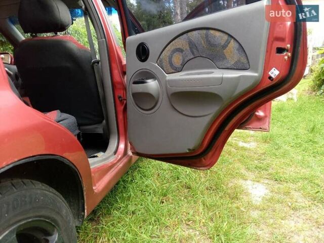 Червоний Шевроле Авео, об'ємом двигуна 1.5 л та пробігом 210 тис. км за 2200 $, фото 4 на Automoto.ua