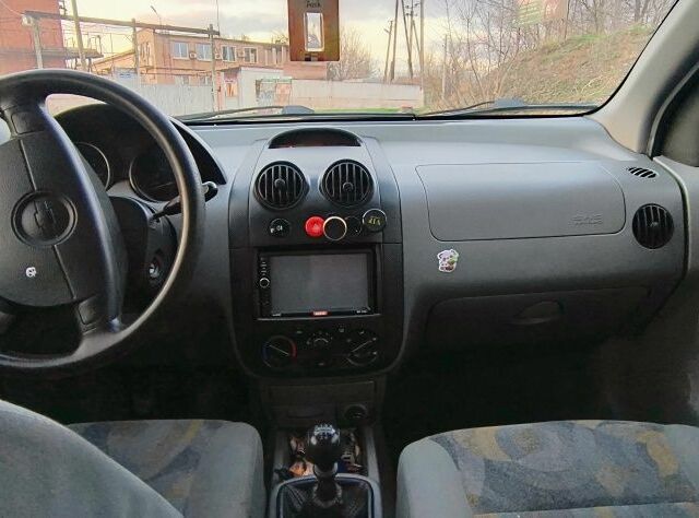 Красный Шевроле Авео, объемом двигателя 1.5 л и пробегом 281 тыс. км за 2900 $, фото 7 на Automoto.ua