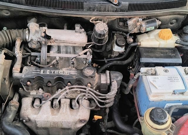 Красный Шевроле Авео, объемом двигателя 1.5 л и пробегом 281 тыс. км за 2900 $, фото 8 на Automoto.ua