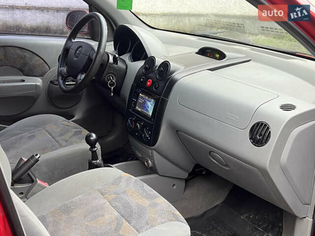 Красный Шевроле Авео, объемом двигателя 1.5 л и пробегом 190 тыс. км за 2450 $, фото 10 на Automoto.ua