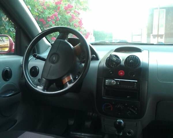 Красный Шевроле Авео, объемом двигателя 1.5 л и пробегом 130 тыс. км за 2400 $, фото 5 на Automoto.ua