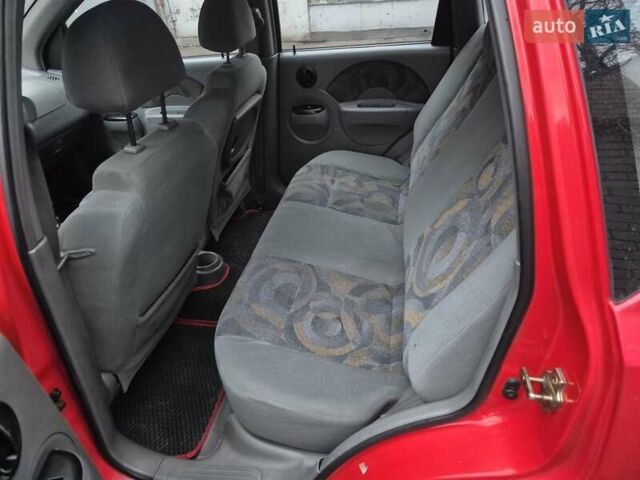 Красный Шевроле Авео, объемом двигателя 1.5 л и пробегом 178 тыс. км за 3000 $, фото 1 на Automoto.ua