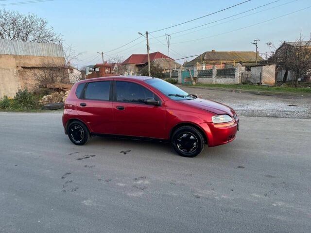 Красный Шевроле Авео, объемом двигателя 1.5 л и пробегом 366 тыс. км за 2000 $, фото 3 на Automoto.ua