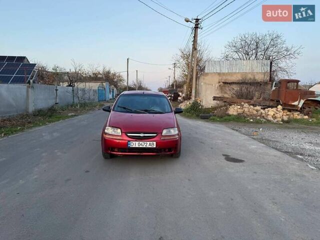 Красный Шевроле Авео, объемом двигателя 1.5 л и пробегом 306 тыс. км за 2000 $, фото 5 на Automoto.ua