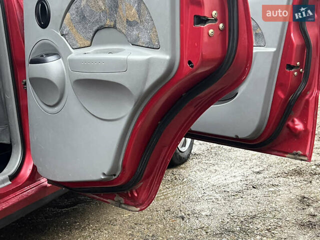 Красный Шевроле Авео, объемом двигателя 1.5 л и пробегом 190 тыс. км за 2450 $, фото 15 на Automoto.ua
