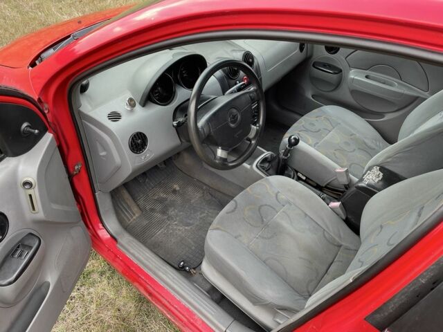 Червоний Шевроле Авео, об'ємом двигуна 1.5 л та пробігом 263 тис. км за 1650 $, фото 4 на Automoto.ua