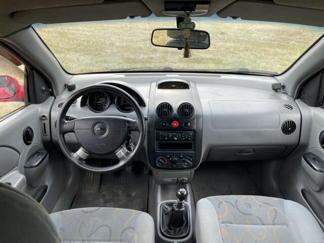 Червоний Шевроле Авео, об'ємом двигуна 1.5 л та пробігом 263 тис. км за 1650 $, фото 5 на Automoto.ua