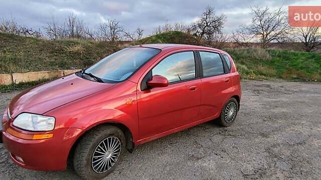 Красный Шевроле Авео, объемом двигателя 1.5 л и пробегом 281 тыс. км за 2900 $, фото 6 на Automoto.ua