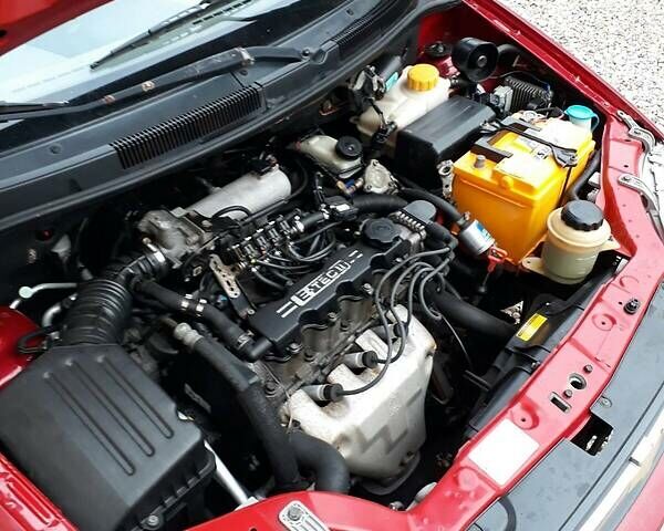 Красный Шевроле Авео, объемом двигателя 1.5 л и пробегом 192 тыс. км за 3900 $, фото 3 на Automoto.ua