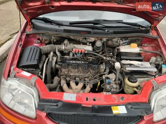 Красный Шевроле Авео, объемом двигателя 1.5 л и пробегом 275 тыс. км за 3700 $, фото 10 на Automoto.ua