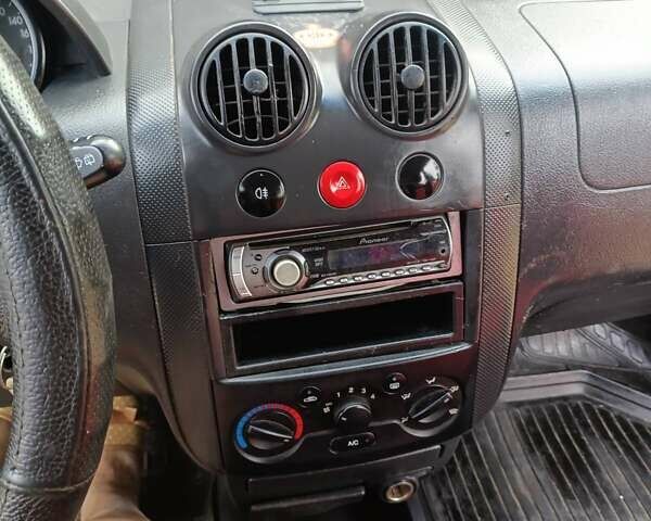 Красный Шевроле Авео, объемом двигателя 1.5 л и пробегом 135 тыс. км за 3650 $, фото 16 на Automoto.ua