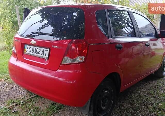 Червоний Шевроле Авео, об'ємом двигуна 0 л та пробігом 200 тис. км за 2100 $, фото 2 на Automoto.ua