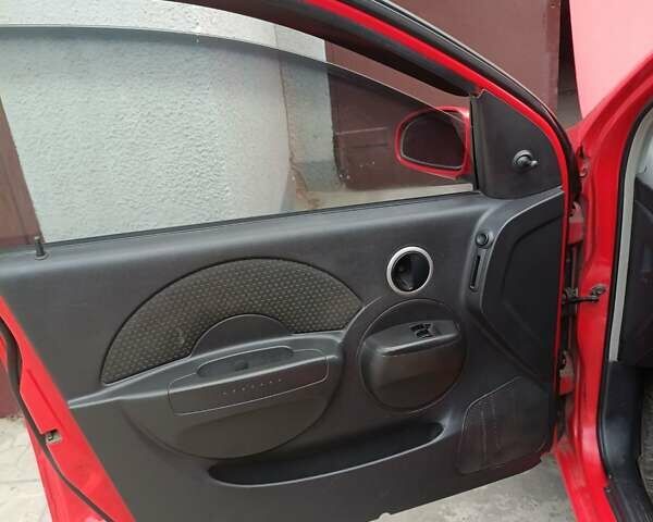 Красный Шевроле Авео, объемом двигателя 1.5 л и пробегом 135 тыс. км за 3650 $, фото 10 на Automoto.ua