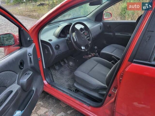 Красный Шевроле Авео, объемом двигателя 1.5 л и пробегом 238 тыс. км за 3500 $, фото 12 на Automoto.ua