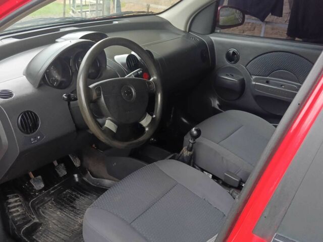 Червоний Шевроле Авео, об'ємом двигуна 0 л та пробігом 200 тис. км за 2100 $, фото 5 на Automoto.ua