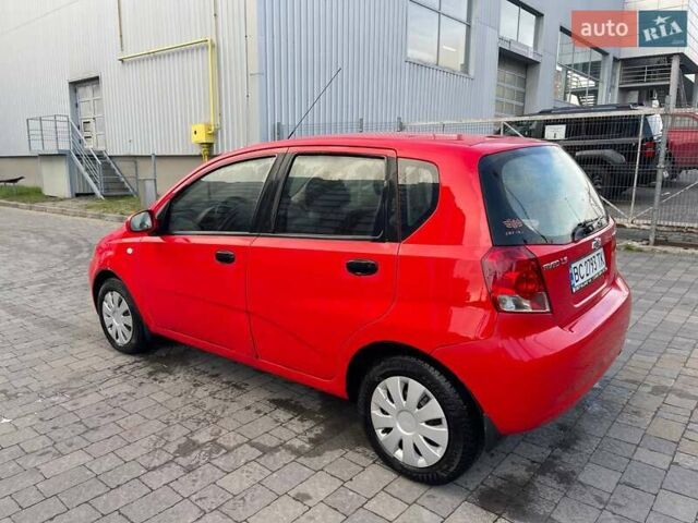 Красный Шевроле Авео, объемом двигателя 1.5 л и пробегом 300 тыс. км за 2650 $, фото 2 на Automoto.ua