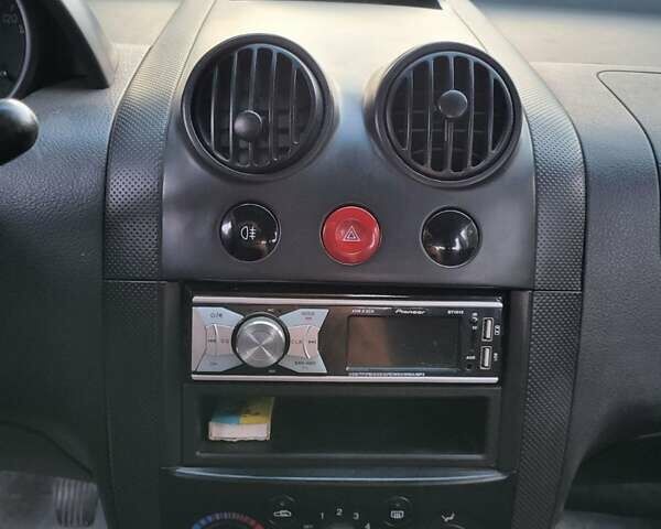 Красный Шевроле Авео, объемом двигателя 1.5 л и пробегом 238 тыс. км за 3500 $, фото 11 на Automoto.ua