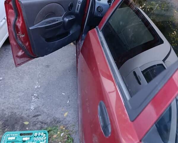 Красный Шевроле Авео, объемом двигателя 1.5 л и пробегом 1 тыс. км за 1000 $, фото 2 на Automoto.ua