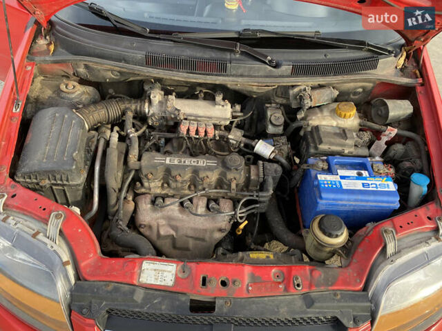 Красный Шевроле Авео, объемом двигателя 1.5 л и пробегом 300 тыс. км за 3200 $, фото 13 на Automoto.ua