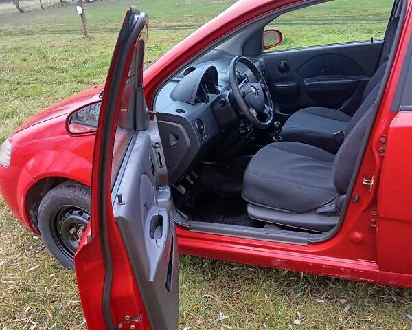 Красный Шевроле Авео, объемом двигателя 1.5 л и пробегом 242 тыс. км за 2550 $, фото 5 на Automoto.ua