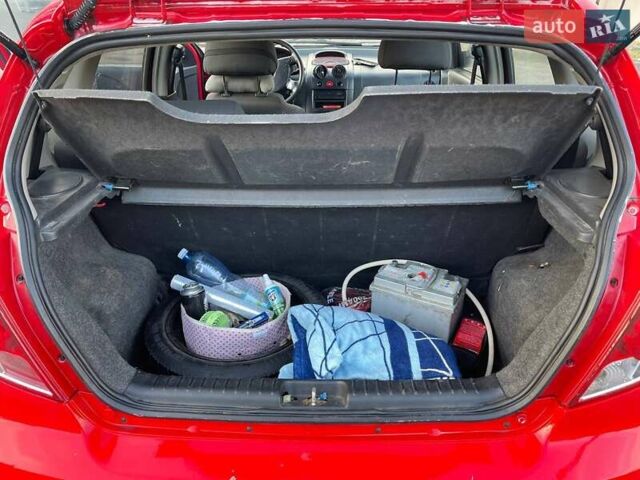 Красный Шевроле Авео, объемом двигателя 1.5 л и пробегом 300 тыс. км за 2700 $, фото 10 на Automoto.ua