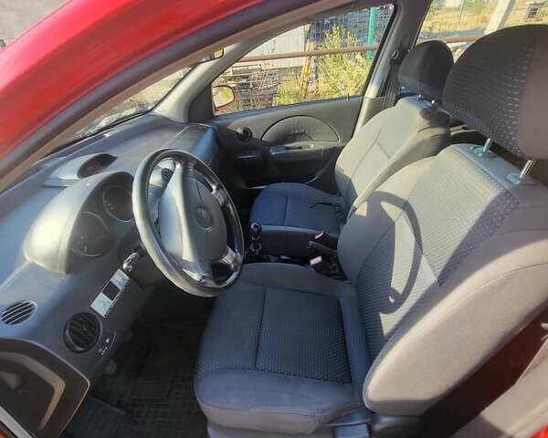 Красный Шевроле Авео, объемом двигателя 1.5 л и пробегом 120 тыс. км за 2900 $, фото 6 на Automoto.ua