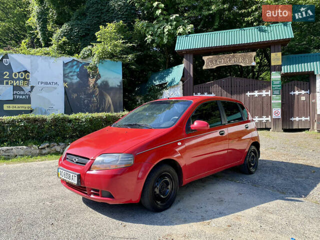 Красный Шевроле Авео, объемом двигателя 1.5 л и пробегом 224 тыс. км за 2250 $, фото 2 на Automoto.ua