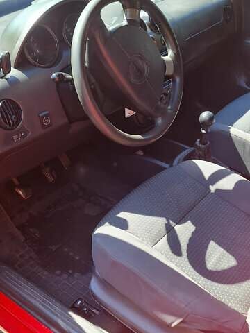Червоний Шевроле Авео, об'ємом двигуна 1.6 л та пробігом 275 тис. км за 2300 $, фото 3 на Automoto.ua
