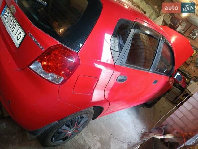 Красный Шевроле Авео, объемом двигателя 1.5 л и пробегом 135 тыс. км за 3650 $, фото 1 на Automoto.ua