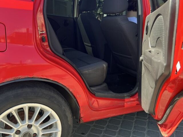 Шевроле Авео 2006 в Кропивницком (Кировограде) на Automoto.ua Красный Шевроле Авео, объемом двигателя 1.5 л и пробегом 200 тыс. км за 2500 $, фото 2 на Automoto.ua