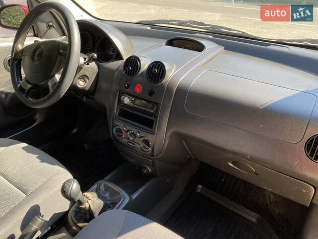 Красный Шевроле Авео, объемом двигателя 1.5 л и пробегом 224 тыс. км за 2250 $, фото 16 на Automoto.ua